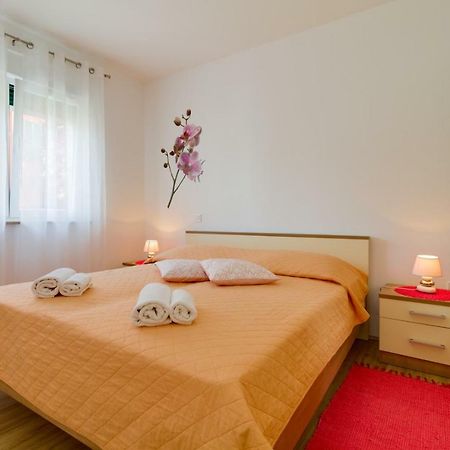 Apartments Tonka Near Beach And Sea Πούλα Εξωτερικό φωτογραφία
