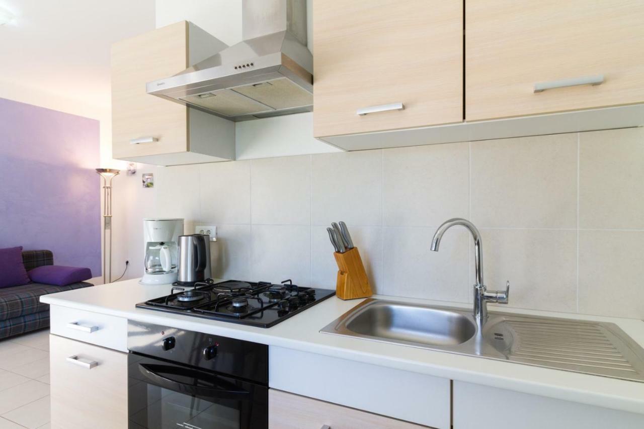 Apartments Tonka Near Beach And Sea Πούλα Εξωτερικό φωτογραφία