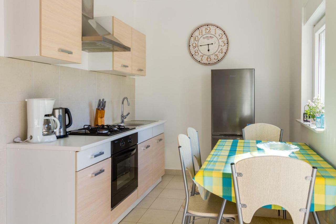 Apartments Tonka Near Beach And Sea Πούλα Εξωτερικό φωτογραφία