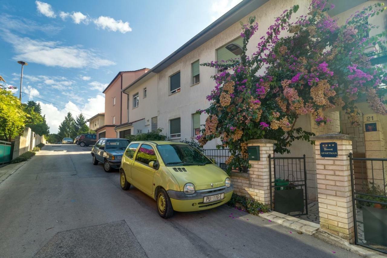 Apartments Tonka Near Beach And Sea Πούλα Εξωτερικό φωτογραφία