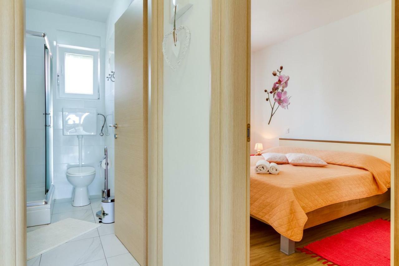 Apartments Tonka Near Beach And Sea Πούλα Εξωτερικό φωτογραφία
