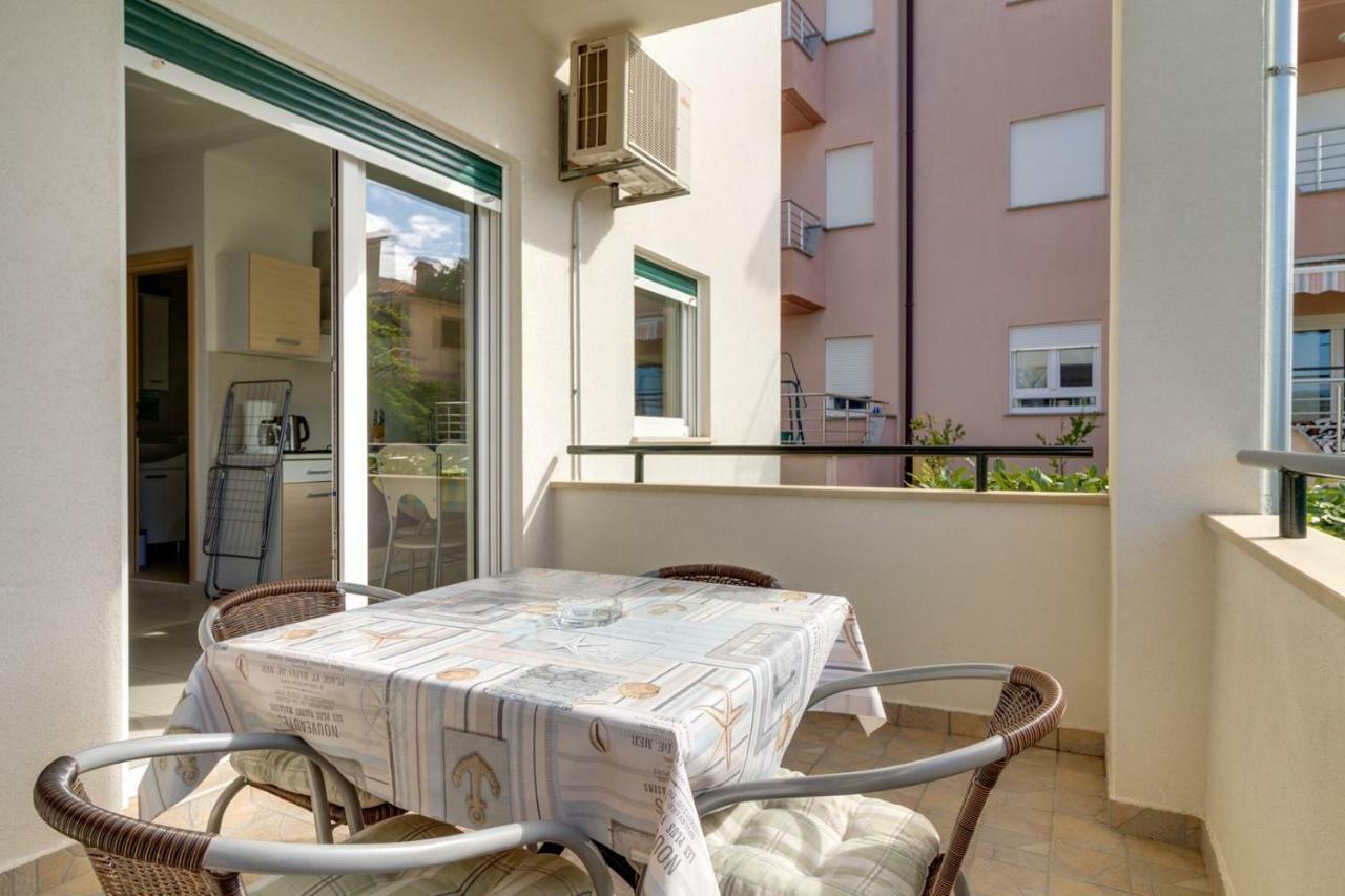 Apartments Tonka Near Beach And Sea Πούλα Εξωτερικό φωτογραφία