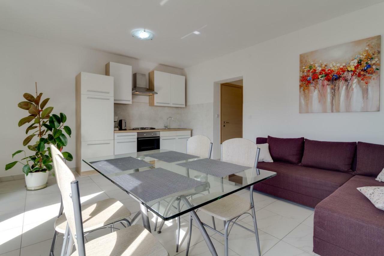 Apartments Tonka Near Beach And Sea Πούλα Εξωτερικό φωτογραφία