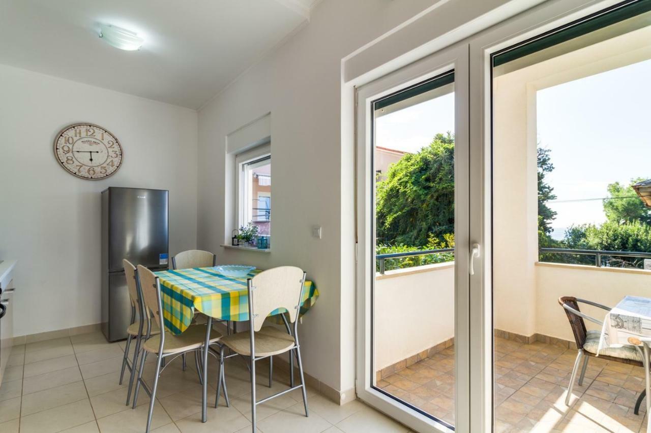 Apartments Tonka Near Beach And Sea Πούλα Εξωτερικό φωτογραφία