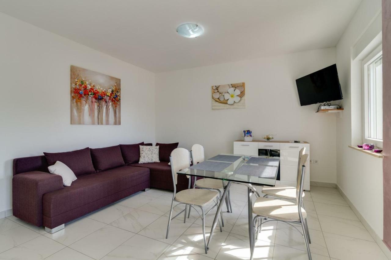 Apartments Tonka Near Beach And Sea Πούλα Εξωτερικό φωτογραφία