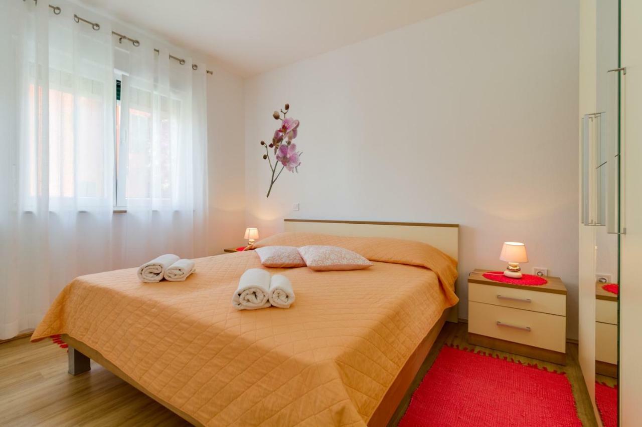 Apartments Tonka Near Beach And Sea Πούλα Εξωτερικό φωτογραφία